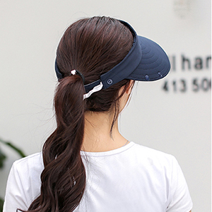 넓은 챙의 선햇 디테일